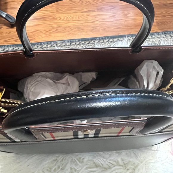 Authentic Burberry Title Tote Bag (Medium) - Picture 5 of 6